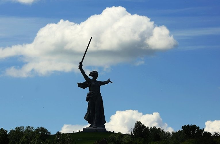 Скульптура Родина-мать зовёт